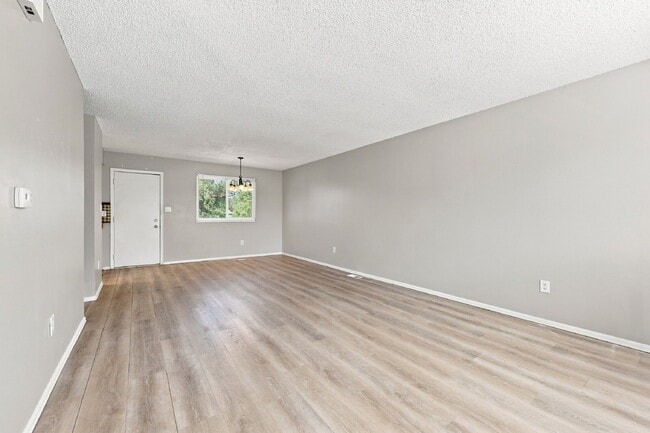 Building Photo - $1,895.95 3-bed, 1.5-bathroom located in Colorado Springs with a washer and dryer.