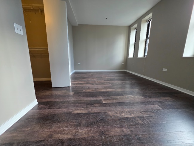 Photo - 13 W Randolph St