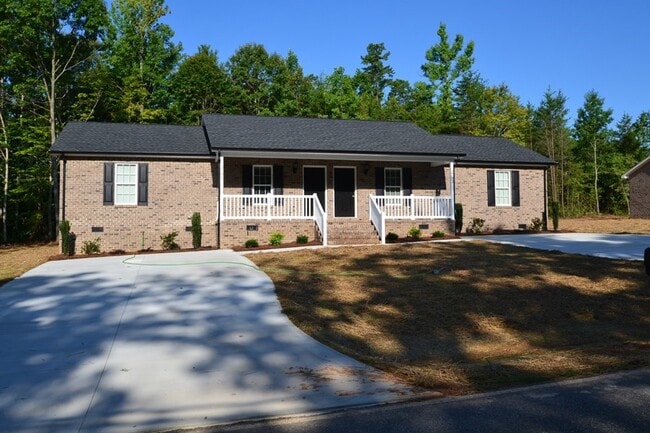 Building Photo - This 2 BR, 1 BA Duplex for rent in a super... Rental