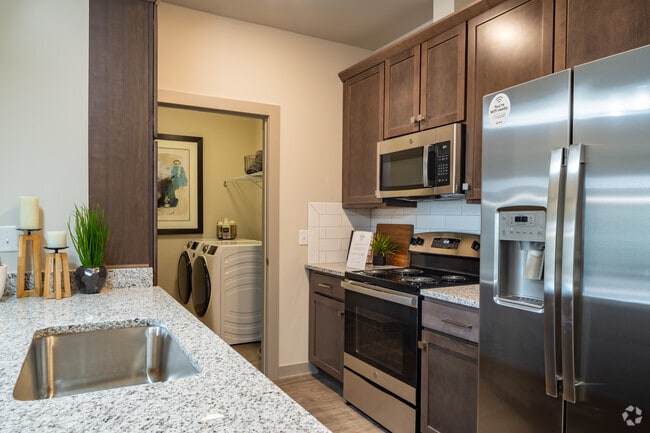 1BR, 1BA - Auburn - 817 SF