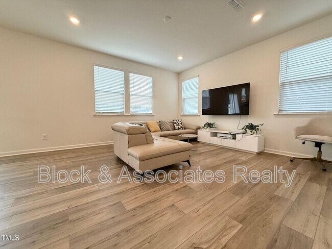 Photo - 177 Shadowdale Ln