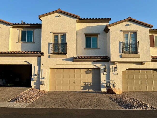 Photo - 3 BED 2.5 BATH 2 CAR GARAGE TOWNHOUSE FOR RENT LOCATED IN CADENCE MASTER COMMUNITY