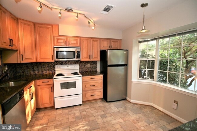 Photo - 114 Barnsfield Ct