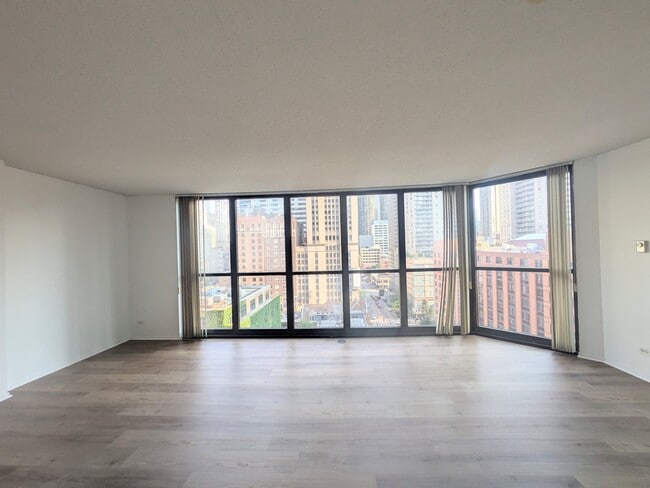 Building Photo - 10 E Ontario Unit 1105