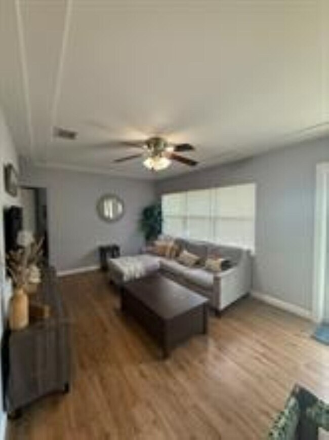 Photo - 541 NE 58th Ct