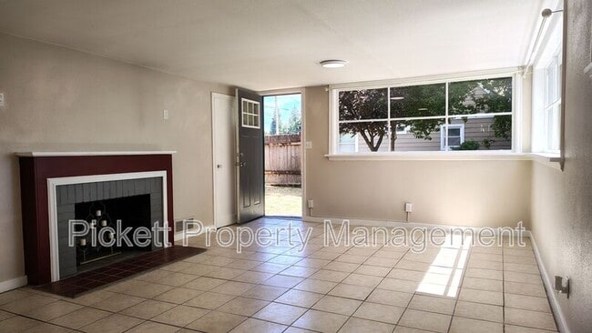 Photo - 4121 W D St Unit B