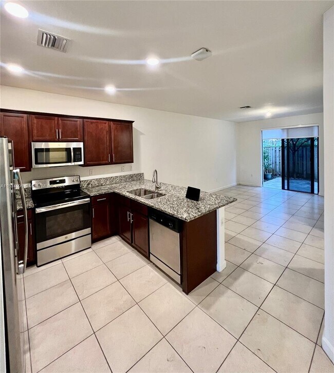 6495 N Anise Ct Townhome Townhome Rental in Davie FL