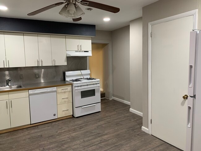 Kitchen - 4409 Main St Unidad Second floor