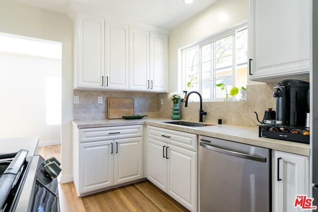 Photo - 12023 Collins St