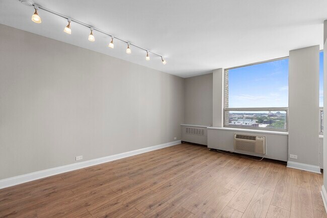 Building Photo - 1355 N Sandburg Ter Unit # 01403D