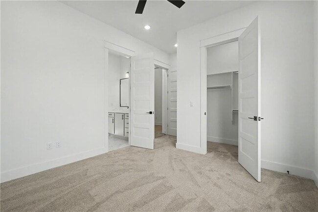 Photo - 310 Hedge Dr