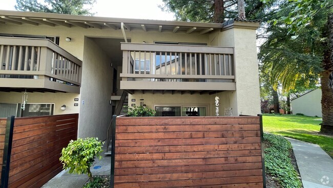 Building Photo - Walnut Creek! 1 bedroom 1 bath  excellent ... Unit 122 Rental