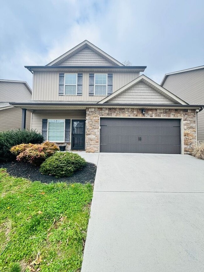 Photo - ONE MONTH FREE! Stunning 3BR Home with Fenced Yard in Knoxville