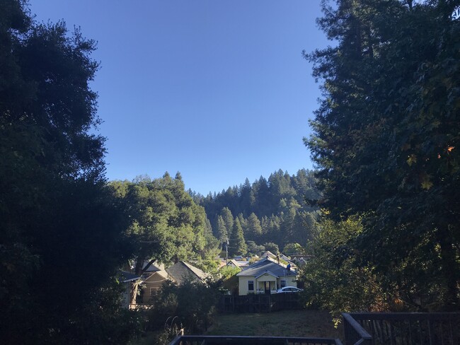 Front Facing View - 13131 Oak St