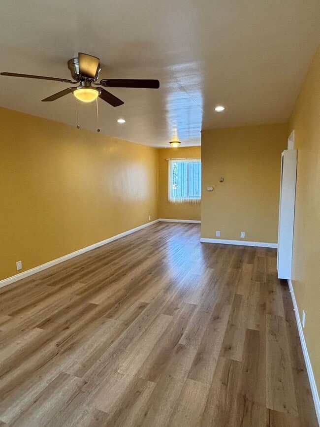 Photo - Spacious 1 bedroom available now in Long B...