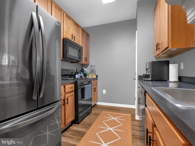 Photo - 4852 Eisenhower Ave Unit 136