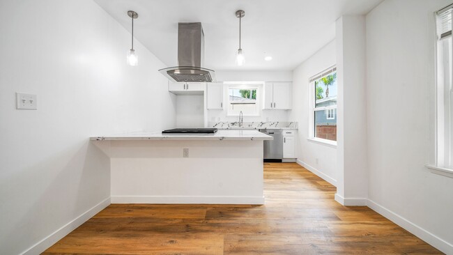 Photo - 5816-5818 Kester Ave. Unit 5818