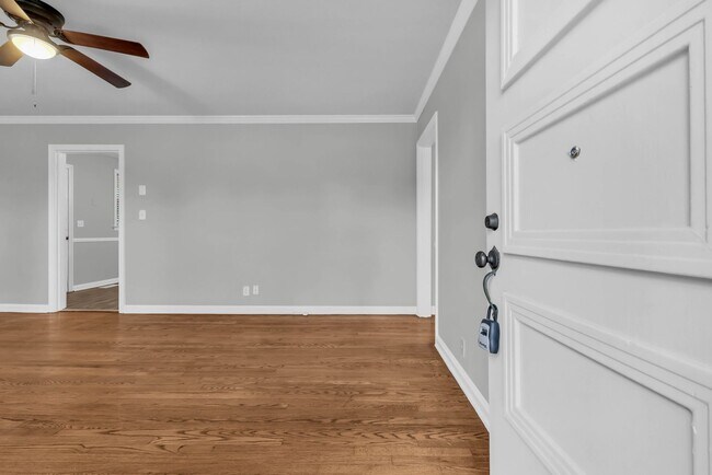 Photo - 143 N Meadow Dr