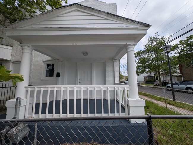 Photo - 1930 Grant Ave