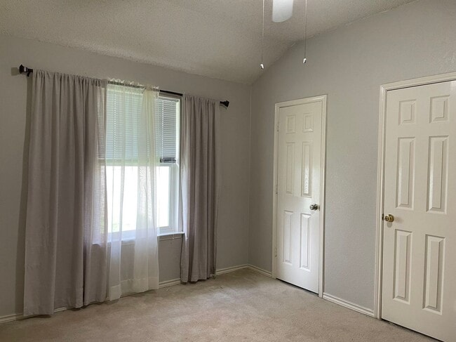 Photo - 1304 Rosewood Ln