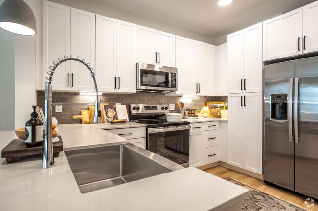 1BR, 1BA - 704SF - Kitchen