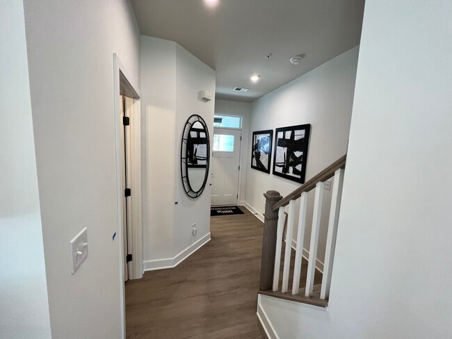 Photo - 180 Climbing Ivy Cir