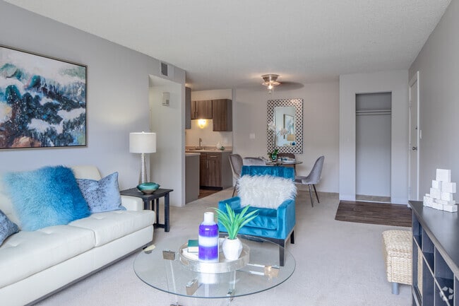 2BR, 1BA - 840SF