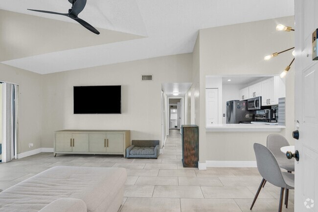 Building Photo - 616 Sea Pine Way Unit G3 Rental