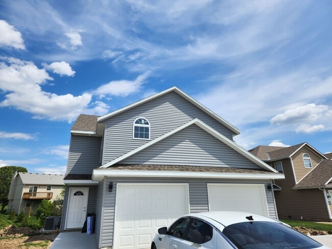 Building Photo - 1213 Pebblecreek Dr Unit B