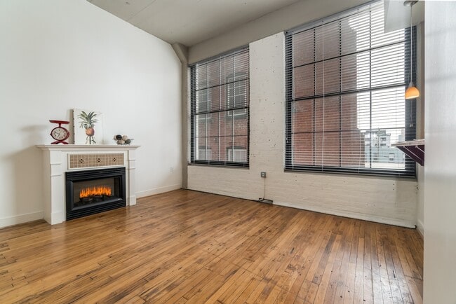 Building Photo - American Tobacco Center