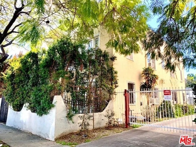 Photo - 1433 N Las Palmas Ave