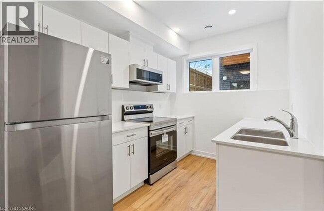 Photo - 781 Clare Ave