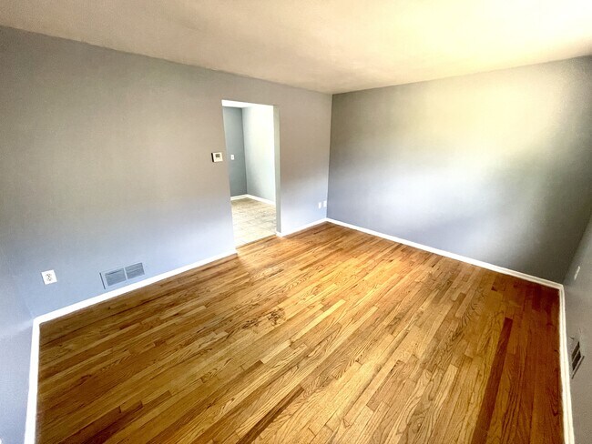 Photo - 440 Brierly Ln