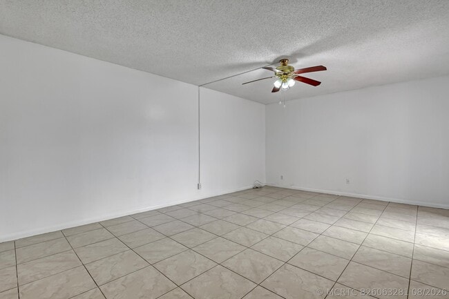 Photo - 6335 Red Pine Ln