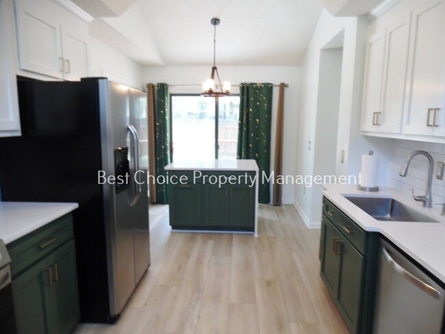 Photo - 5 Fallsburg court