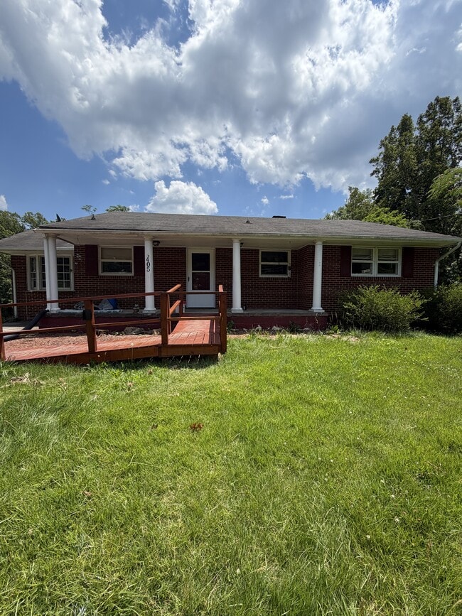 Photo - 405 Winesap Rd