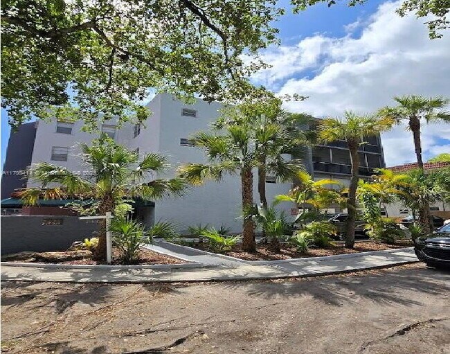 Building Photo - 13685 NE 10th Ave Unit 209 Rental