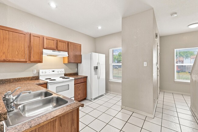 Photo - 4614 Swann Ln