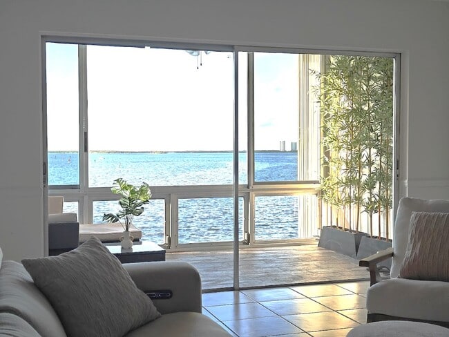 Building Photo - 410 Wilma Cir Unit 306