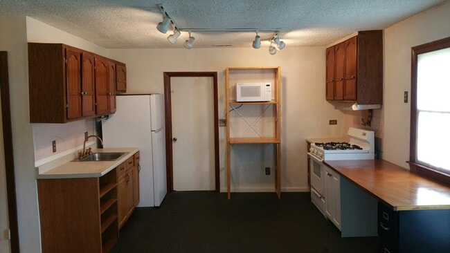 3013 Strathmeade St Unidad South Suite