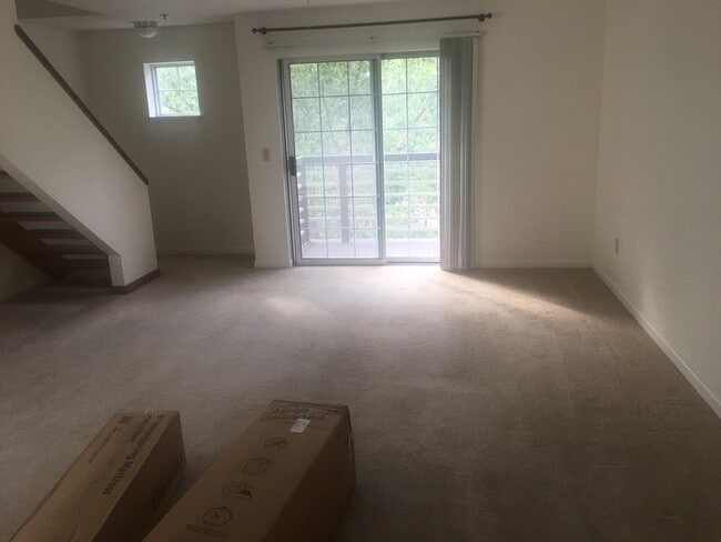 Building Photo - 213 Hildred Dr Unit 213 Hildred Dr