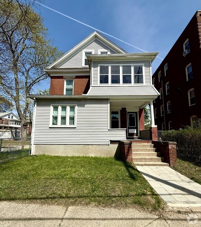 Building Photo - 323 Sargeant St Rental