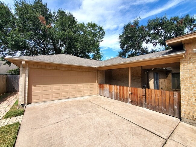Photo - 15815 Crestbrook Dr