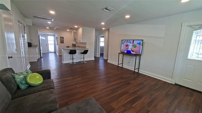 Photo - 2407 Scott St Unit 1