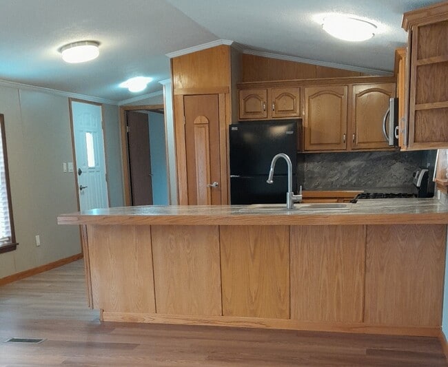 2 BR 2BA KITCHEN, LONG BAR COUNTERTOP