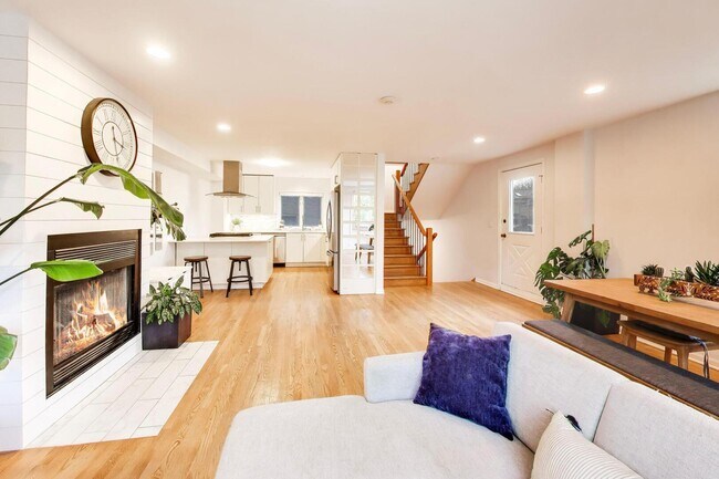 Photo - 2810 N Wolcott Ave