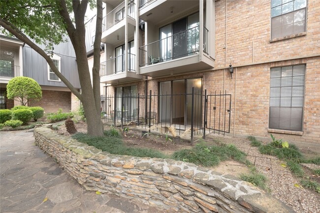 Building Photo - 2475 Underwood St Unit 167