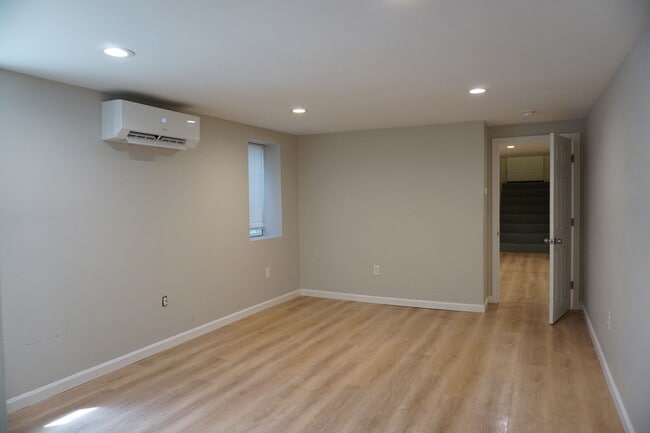 Building Photo - 35 August St Unit #3 (Lower Level) Rental
