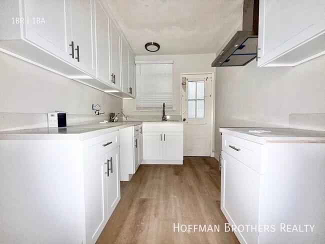 Photo - 4147 S Bronson Ave Unidad 1