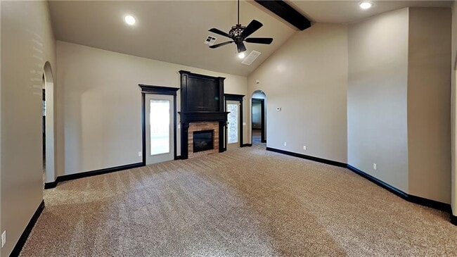 Photo - 5709 Falkland Terrace